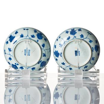 A pair of blue and white dishes, Ming dynasty, 17th century.