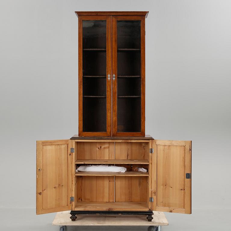 BOKSKÅP, 1800-talets andra hälft.