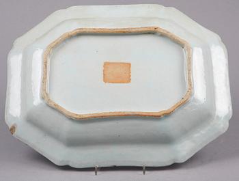 TERRINFAT, porslin. Kina Qianlong (1736-95).