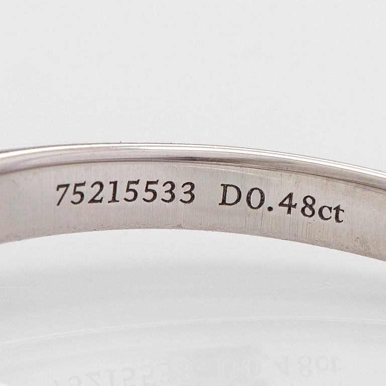 Tiffany & Co, a platinum ring with a brilliant-cut diamond 0.48 ct. With certificate.