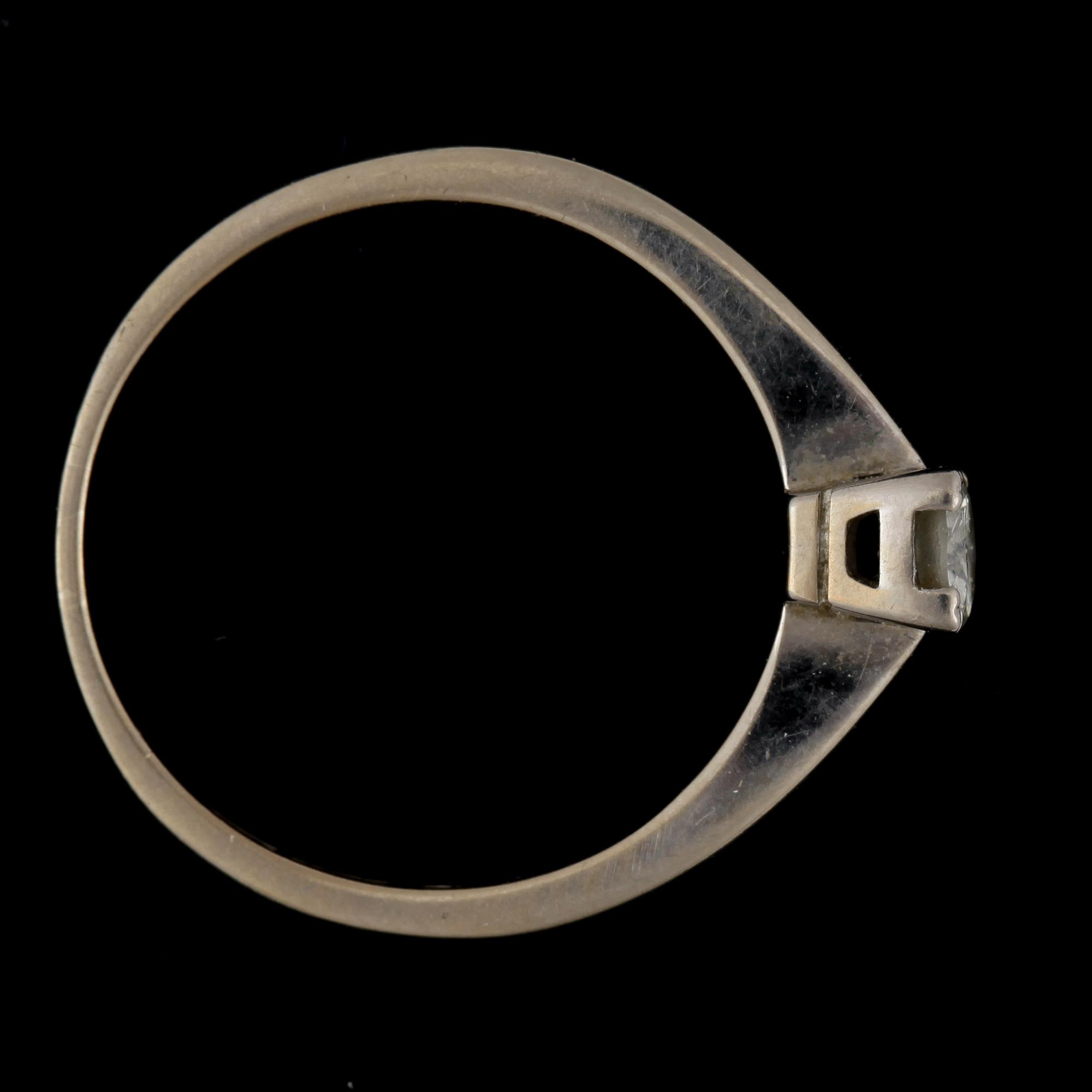 RING, 18k vitguld med briljantslipad diamant ca 0,27 ct. Vikt ca 2,4 gram.
