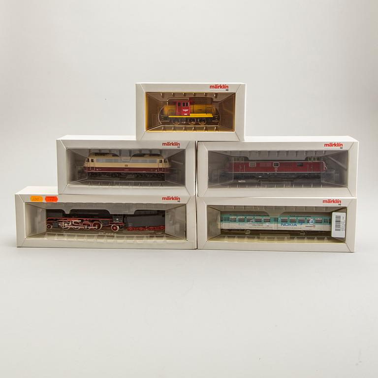 5 Märklin locomotives.