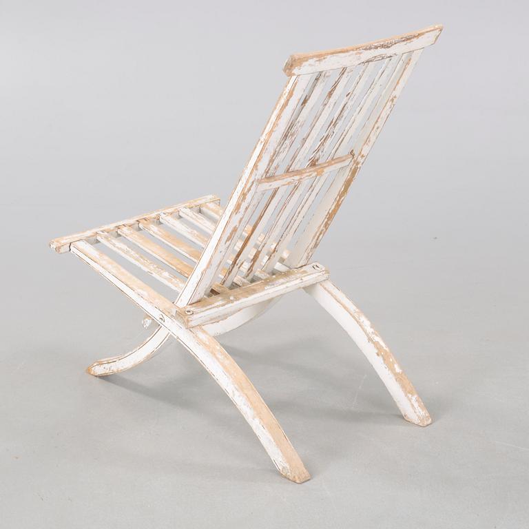 A deckchair from the latter half of the 20th century.