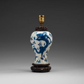 1717. A blue and white dragon vase, Qing dynasty, Kangxi (1662-1722).