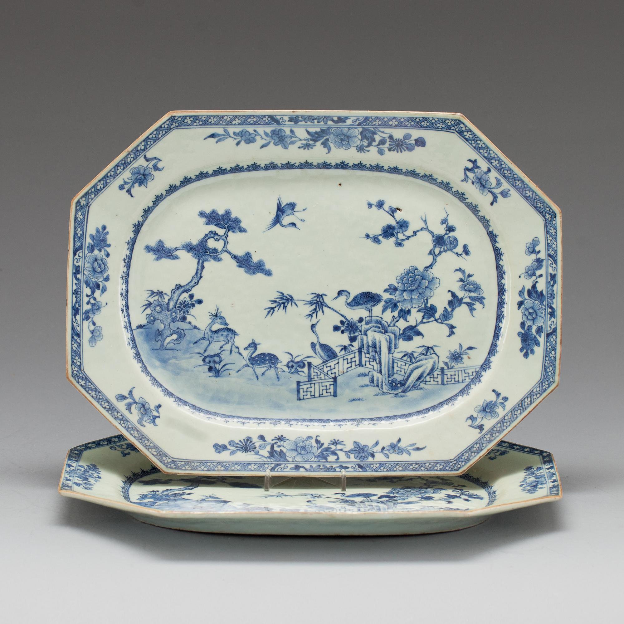A pair of blue and white serving dishes, Qing dynasty, Qianlong (1736-95).
