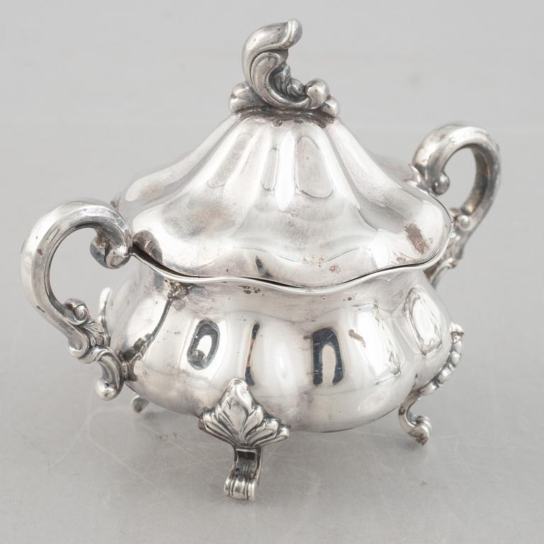 Kaffeservis, 3 delar, sterlingsilver, rokokostil, svensk importstämpel, 1900-talets mitt.