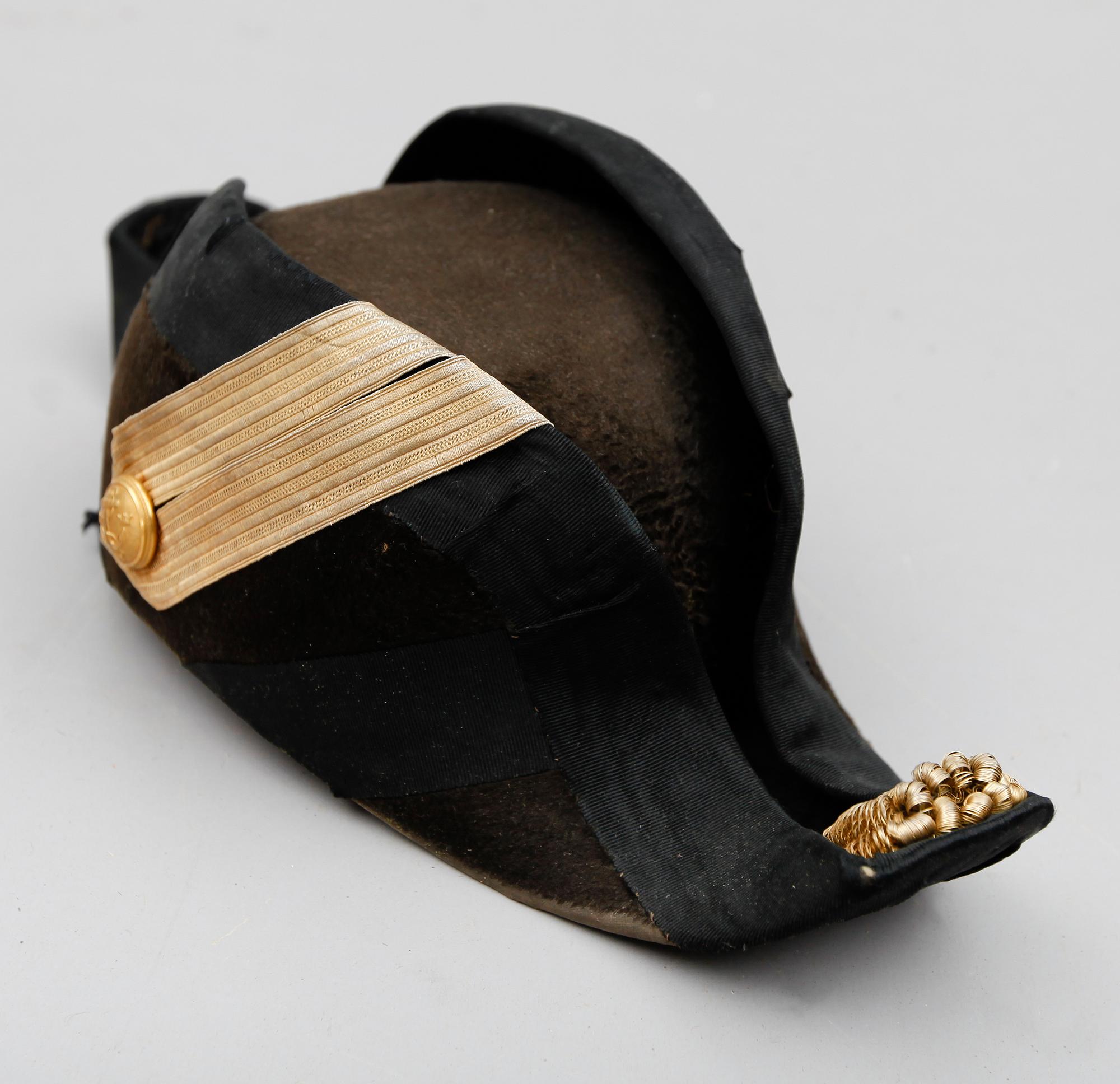UNIFORMSHATT MED FODRAL, sent 1800-tal.
