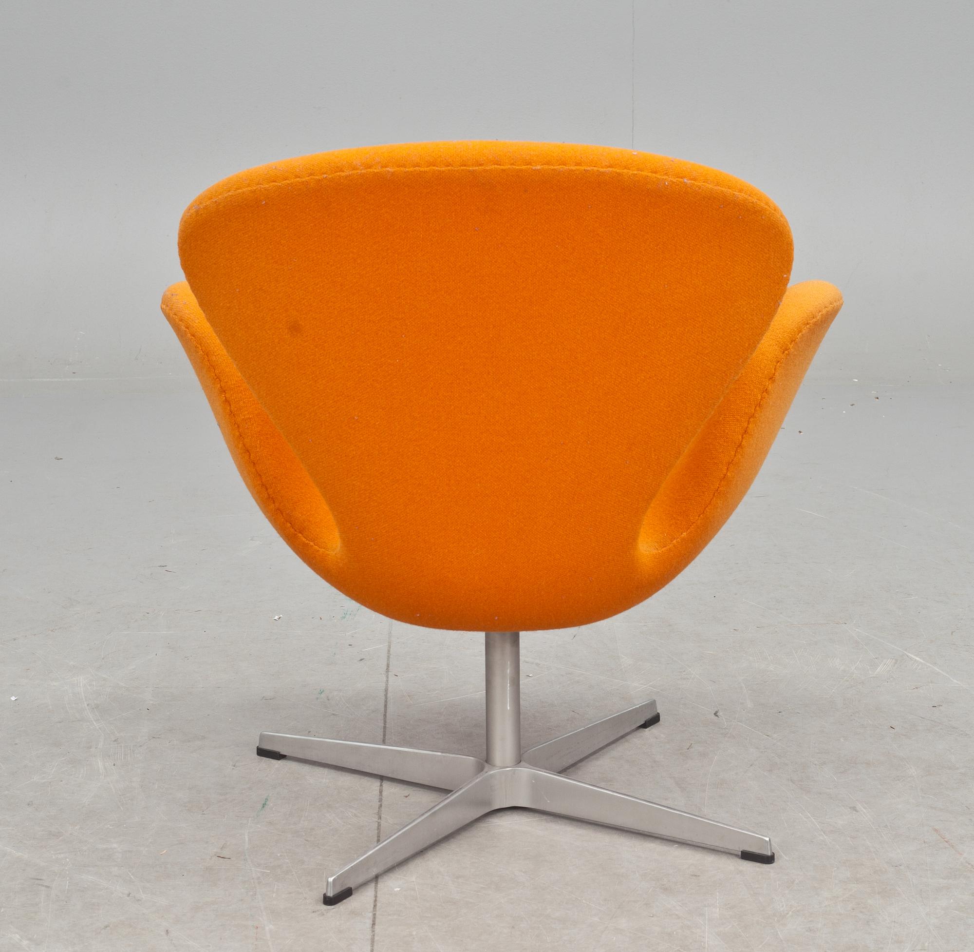 FÅTÖLJ, "Svanen" av Arne Jacobsen för Fritz Hansen, Danmark.