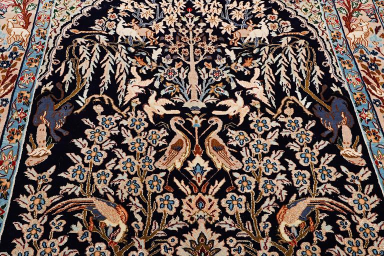 Matta, Isfahan, part silk, ca 159 x 103 cm.