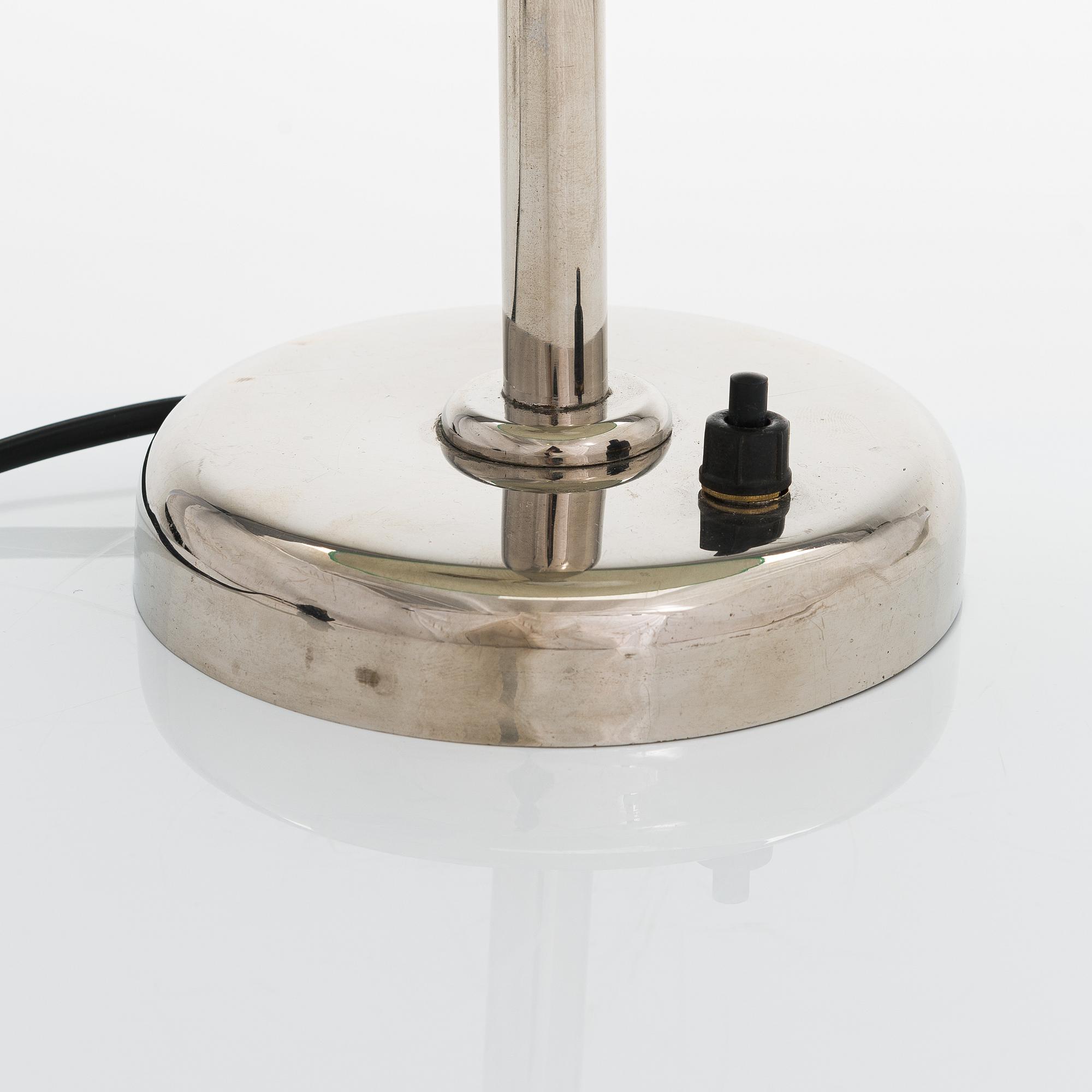 A 1930s table lamp for Taidetakomo Antti Hakkarainen.