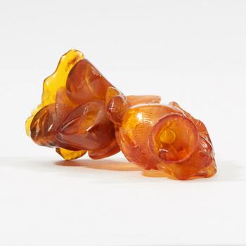 An amber sculpture of a lady with a vase, Qing dynasty (1644-1912).