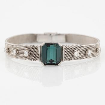 Bracelet 18K white gold with a faceted tourmaline and round brilliant-cut diamonds.