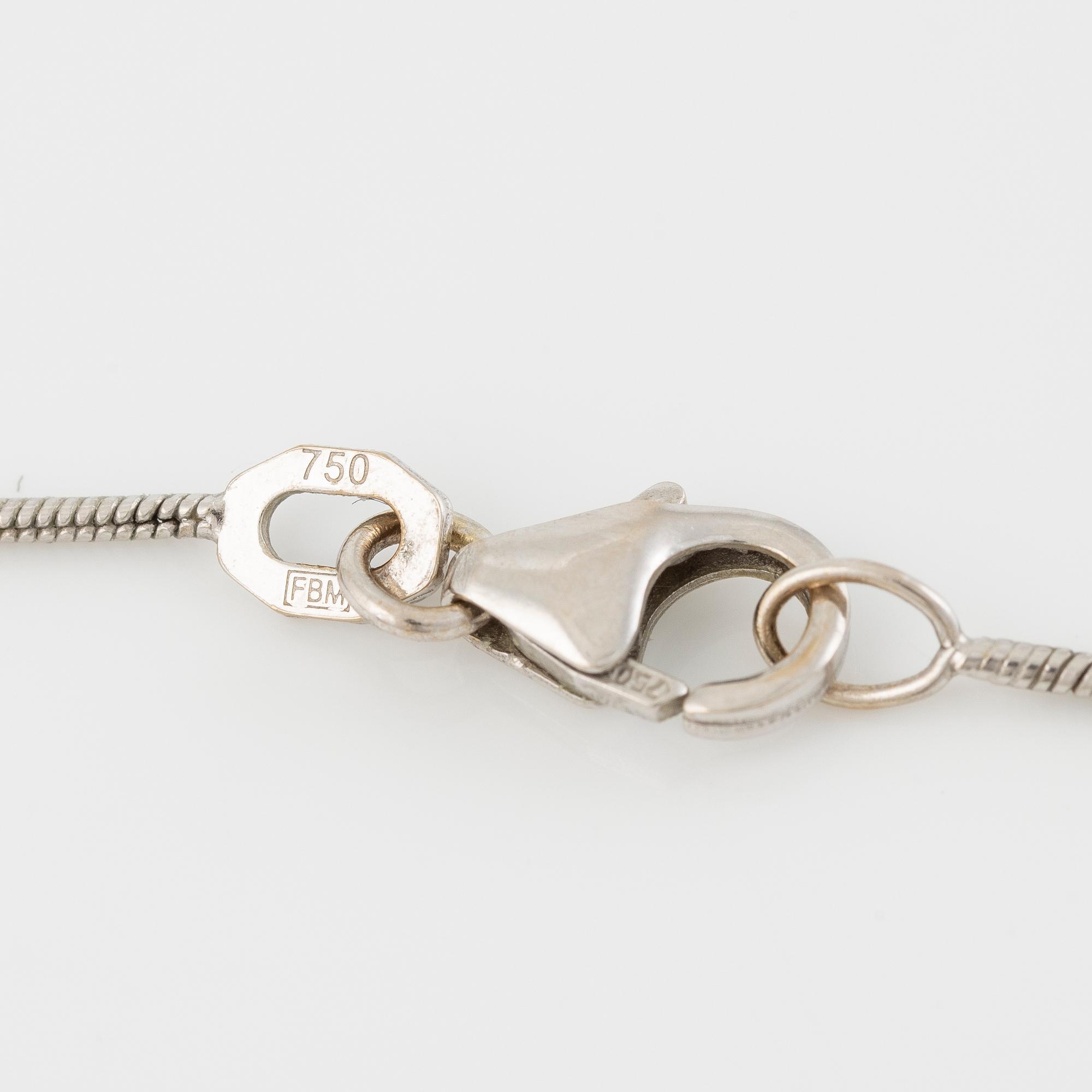 Hängsmycke, Sørsand, 18K vitguld med droppslipad akvamarin och prinsess- och briljantslipade diamanter.