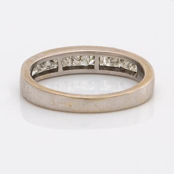 ALLIANSRING 14K vitguld m 9 princesslipade diamanter ca 0,65 ct, ca TW (F-G) VS/SI. God slipning.
