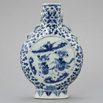 PILGRIMSKRUS, porslin, Kina, 1800/1900-tal.