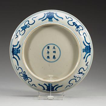 A blue and white dish, Qing dynasty  with Wanlis six character mark (1573-1619).
