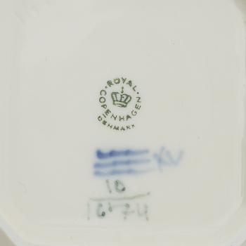 17 cream porcleain cups with saucers, 'Blue flower', Royal Copenhagen, Denmark.