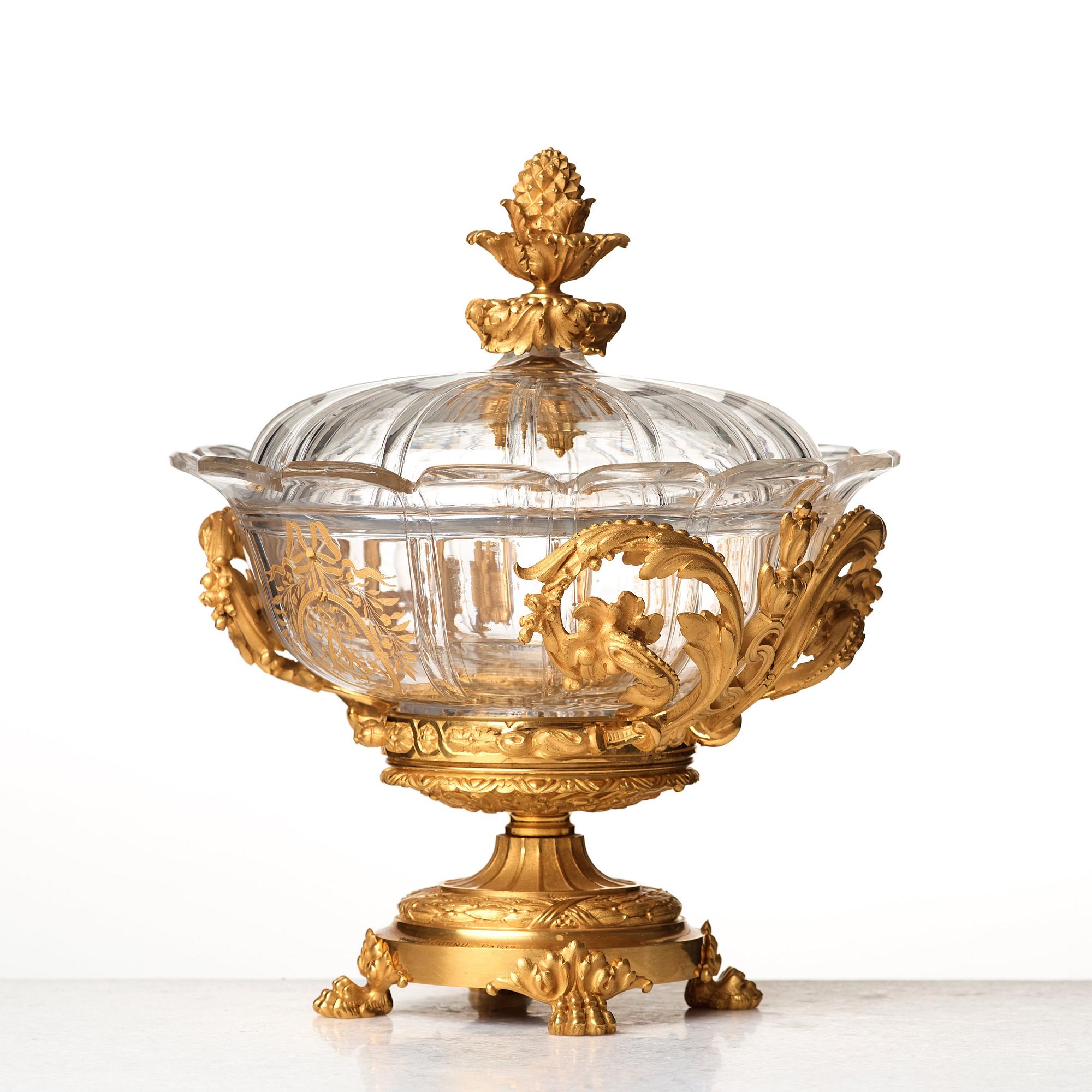 A gilded bronze and glass bowl by Eugène Cornu in Paris, second half of the 19th century.