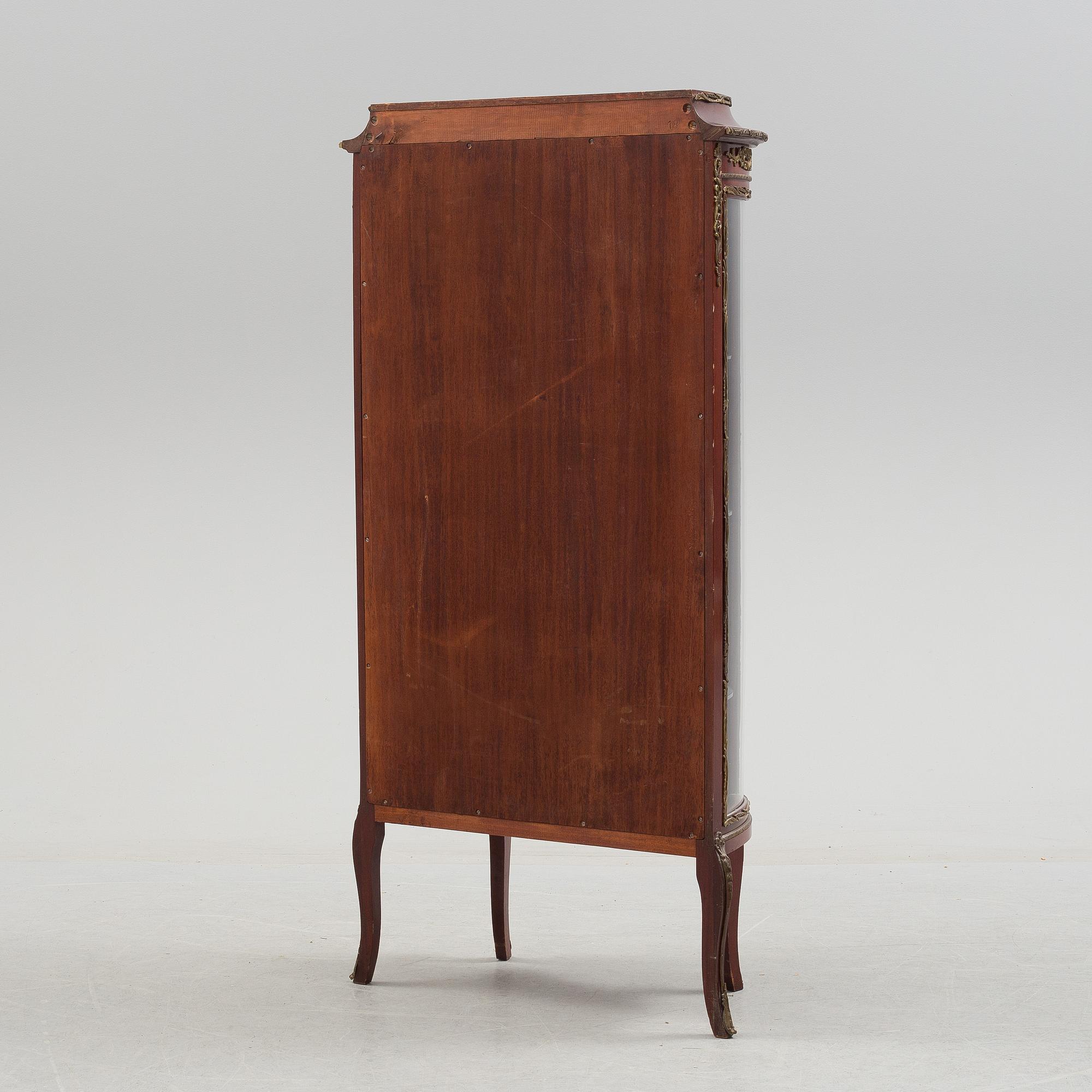 A Louis XV style cabinet, first half of the 20th century.