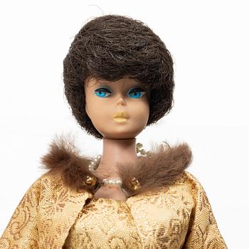 Barbiedockor, 3 st, samt kläder och accessoarer, Mattel, 1960-tal.