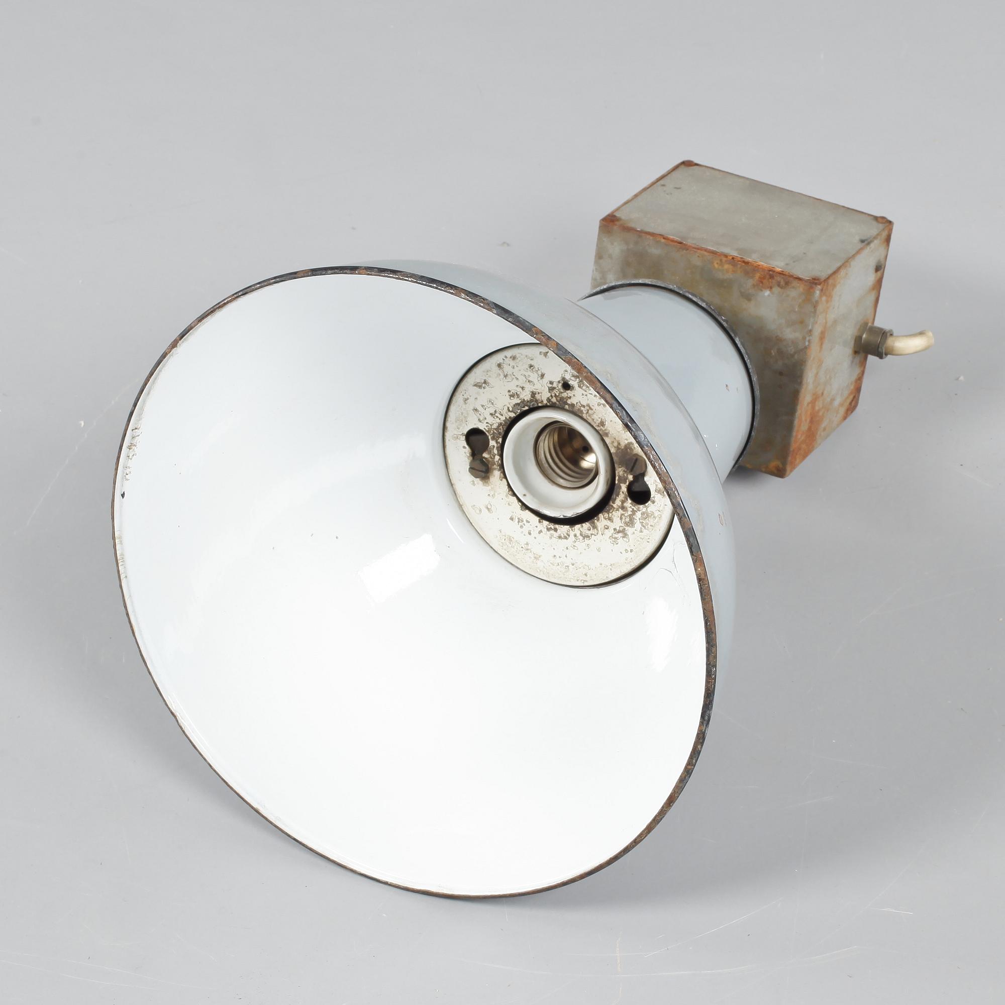 INDUSTRILAMPA, omkring 1900-talets mitt. Höjd 55 cm.