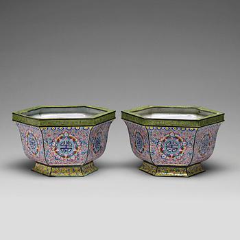 Two enamel on copper flower pots, Qing dynasty, 19th Century.