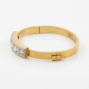 Wiwen Nilsson, a bracelet, 18K gold with round brilliant-cut diamonds, Lund 1962.