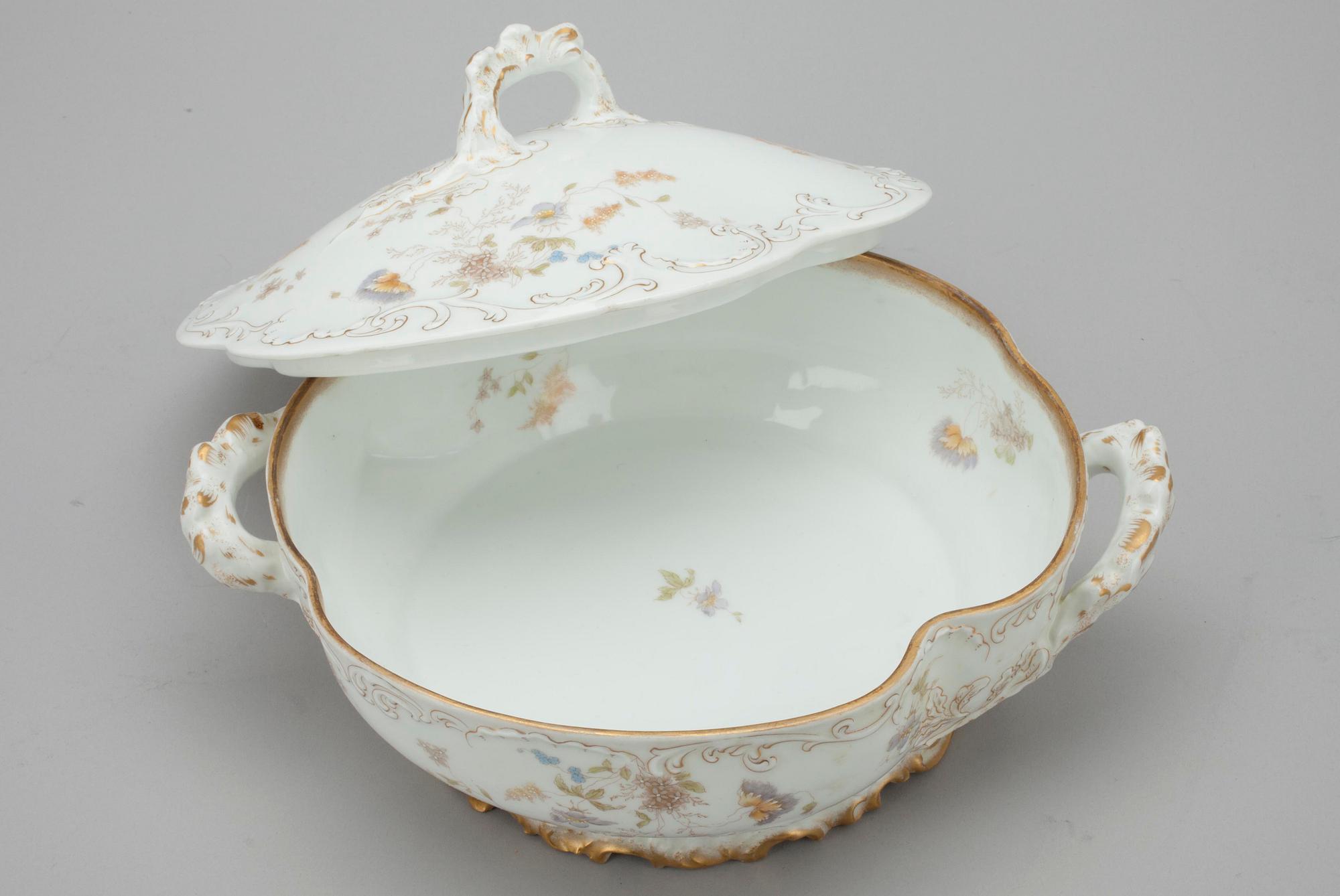 SERVIS, ca 132 delar, porslin, Rosenthal "Louis XIV", 1900-talets början.