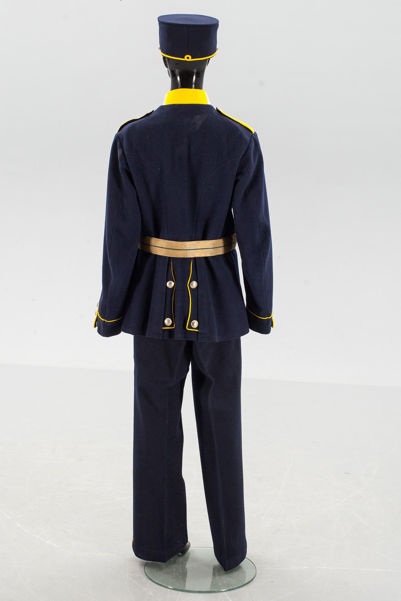 UNIFORM med TILLBEHÖR, 7 delar, m/ä 1865. 1900-talets första hälft.