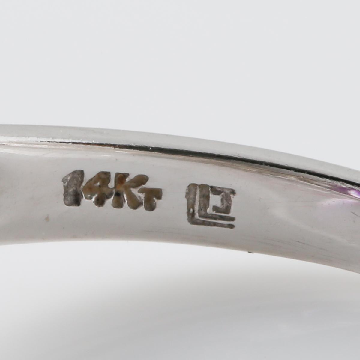 RING, 18K vitguld med 6 briljantslipade diamanter samt ovalsslipad ametist. Vikt 2,8 gram.