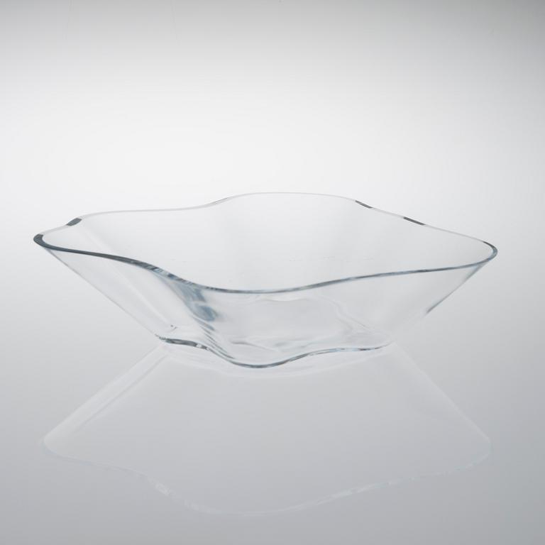 ALVAR AALTO, GLASSKULPTUR, 4 delar, "Aalto-blomman", signerad Alvar Aalto, Iittala 2002.