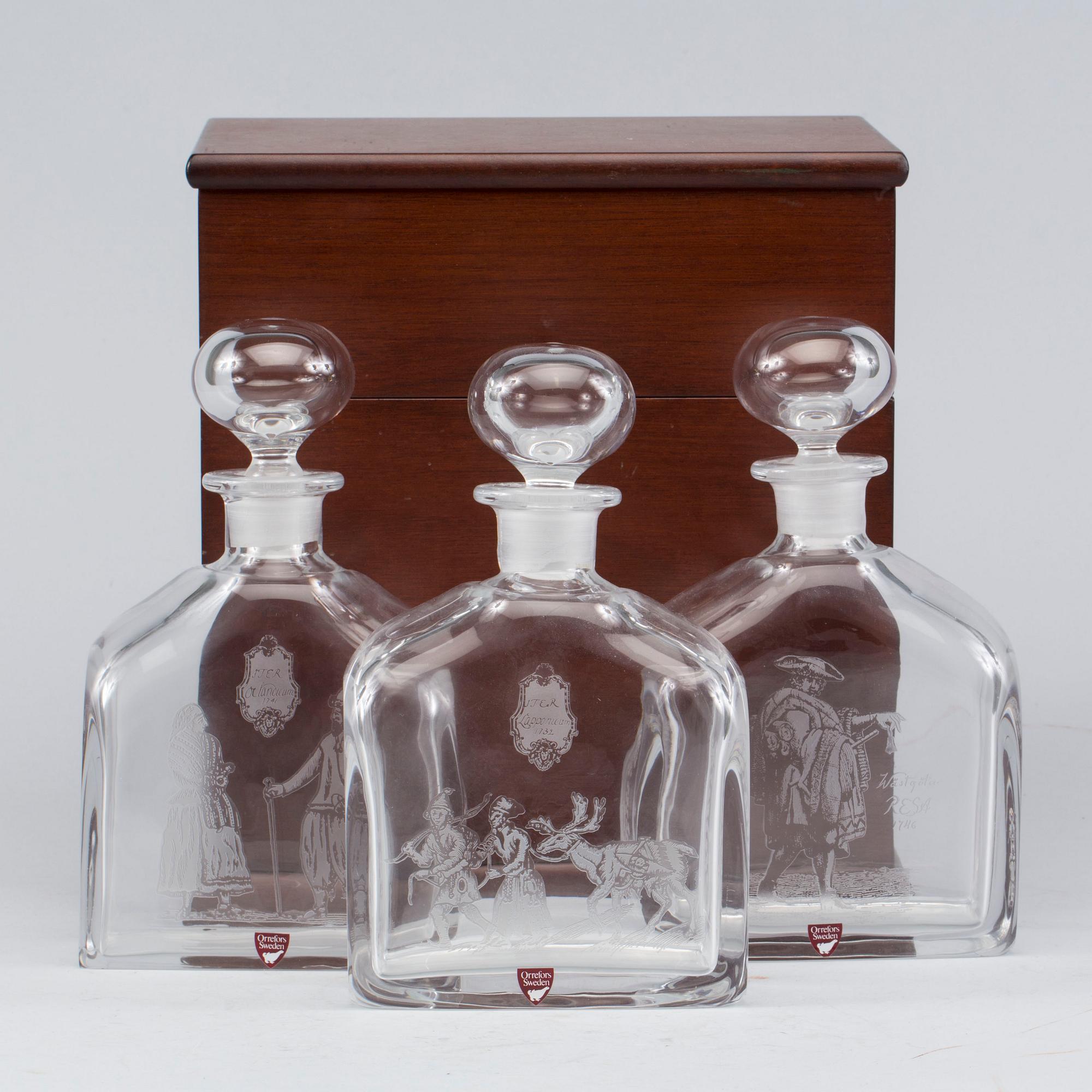 SCHATULL med 3 KARAFFER, "Linné", Olle Alberius Orrefors, 1900-talets andra hälft, numrerad upplaga 78/100.