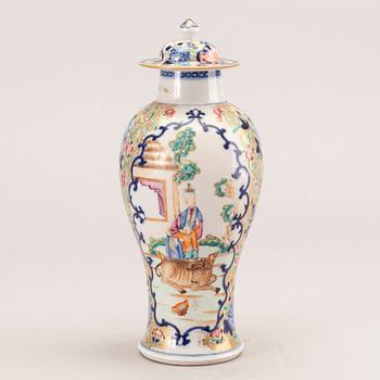A famille rose porcelain vase with cover, Qing dynasty, Qianlong (1736-95).