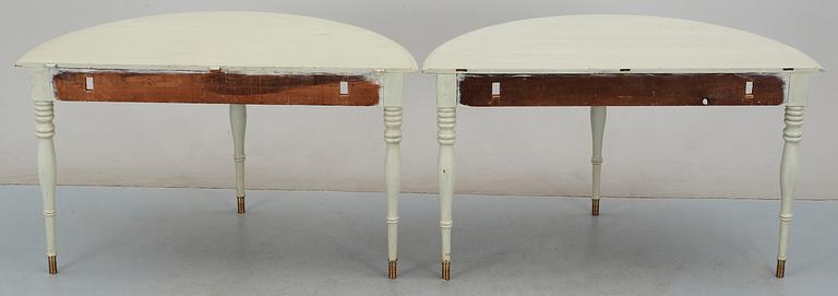 HALVMÅNEBORD, ett par, 1800-tal.