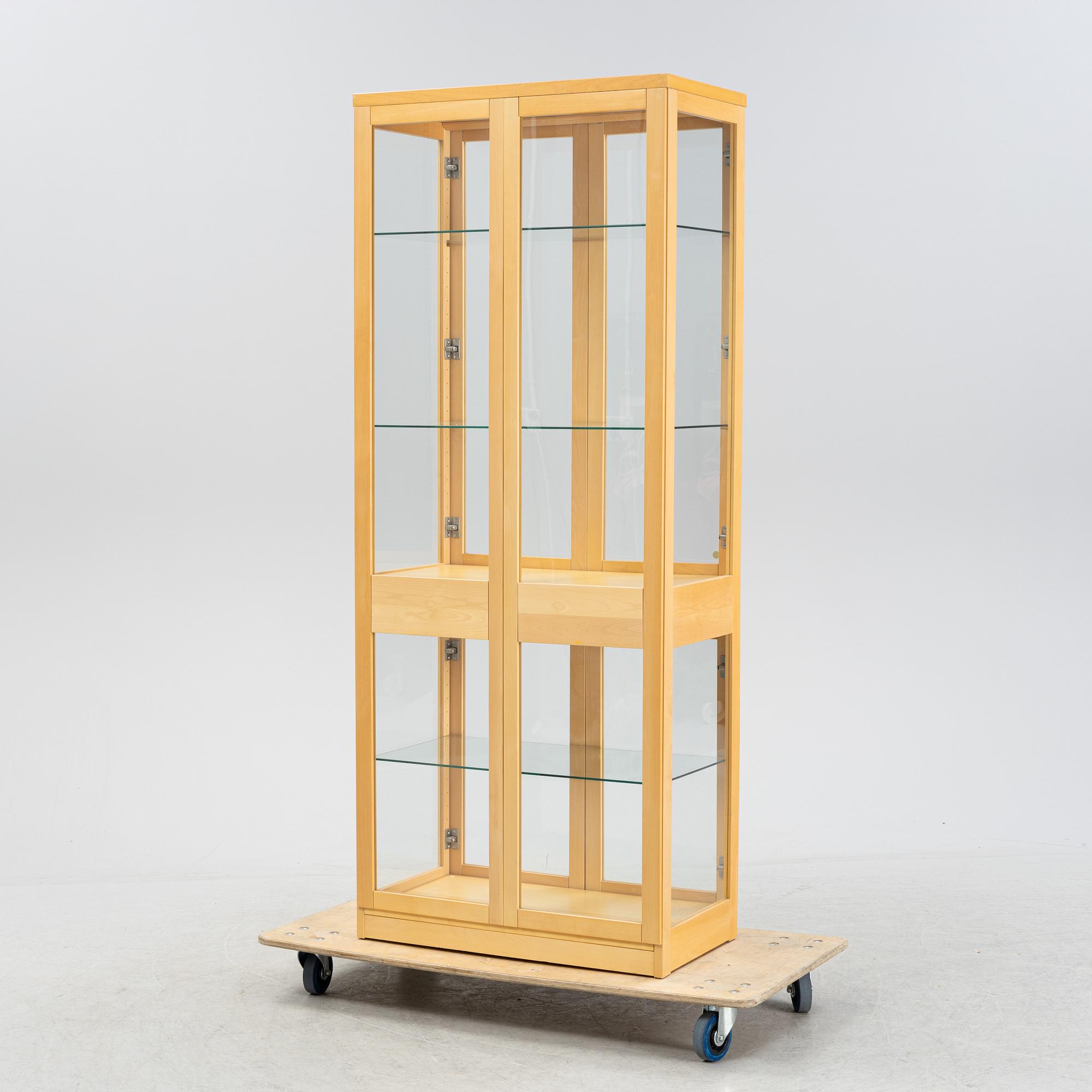 karin-mobring-thomas-jelinek-vitrinsk-p-stockholm-ikea-sent-1900