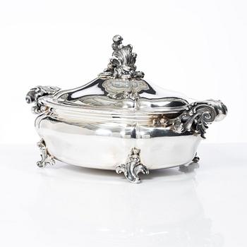Terrin med lock, silver, rokokostil, Fratelli Broggi, Milano, Italien, 1900-tal.