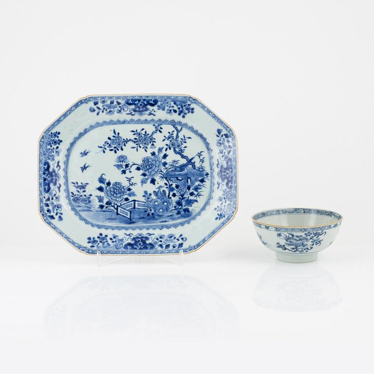 A blue and white Chinese porcelain charger and a bowl, Qing Dynasty, Qianlong (1736-95).
