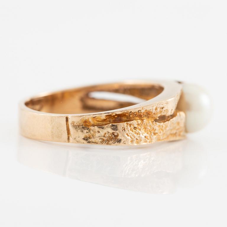 Björn Weckström, ring, 14K gold with cultured pearl, Finland 1971.