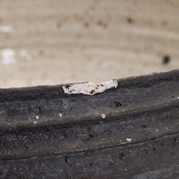 Raija Tuumi, malja, samotti, signeerattu RT ARABIA 1965.