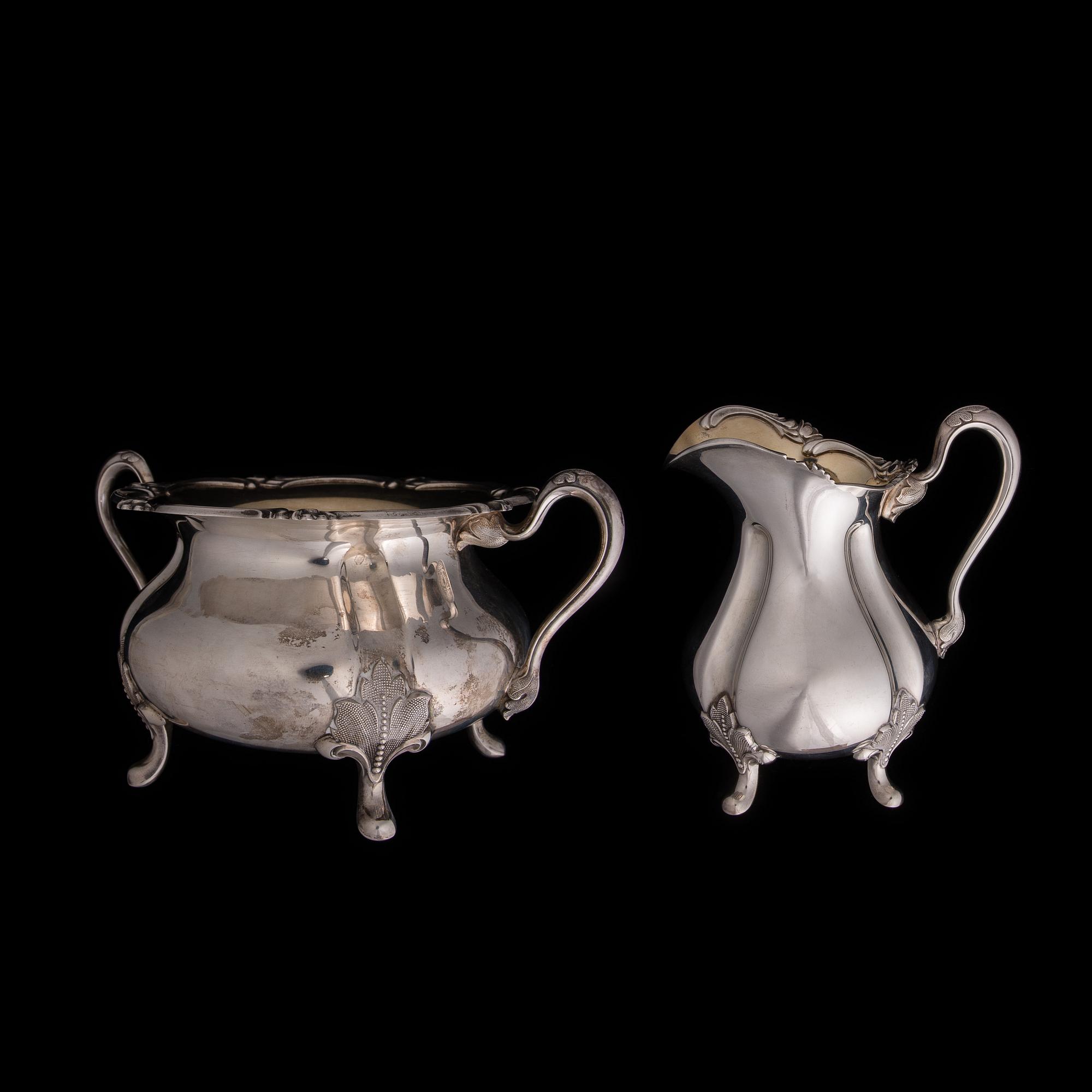 SOCKERSKÅL och GRÄDDSNÄCKA, silver, Finlands Guldsmeds ab, Åbo 1938. Vikt 586 g.