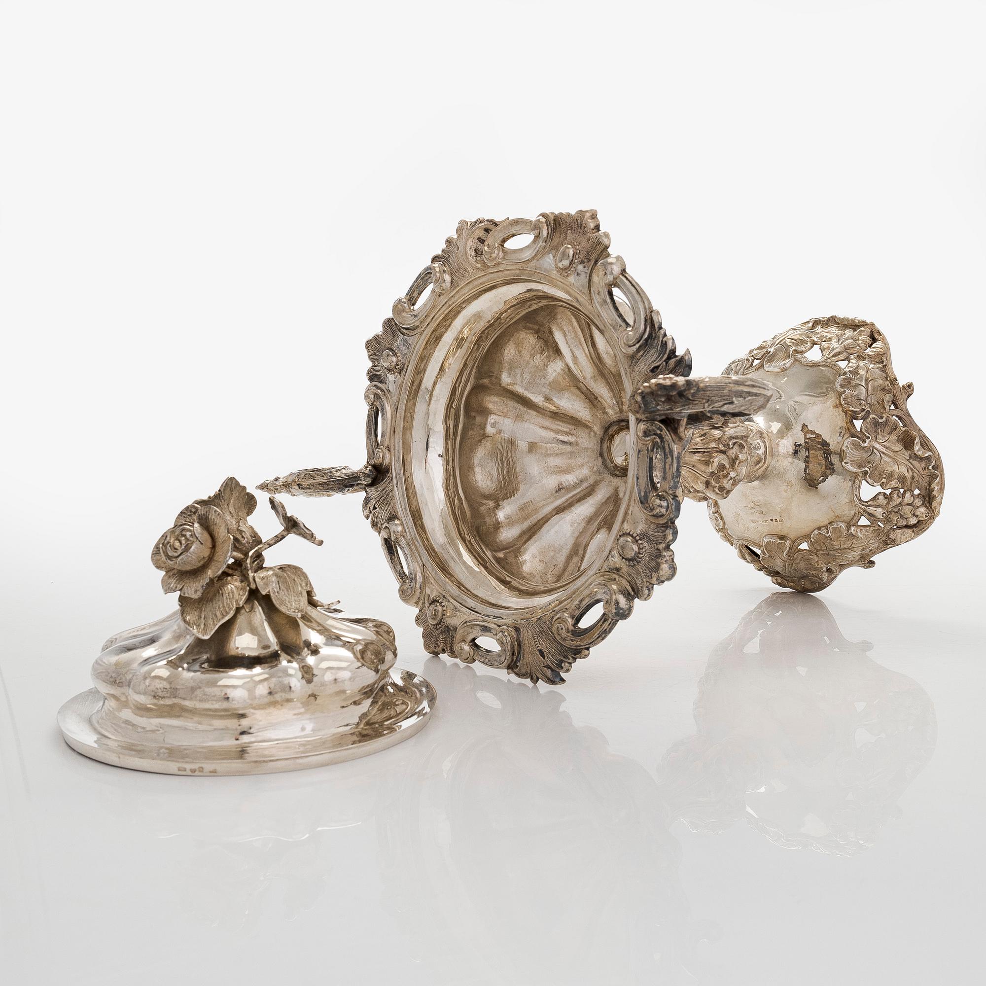 A footed Neo Rococo silver bowl with lid, maker's mark of Johan Theodor Palmgren, Norrköping, Sweden 1885-86.