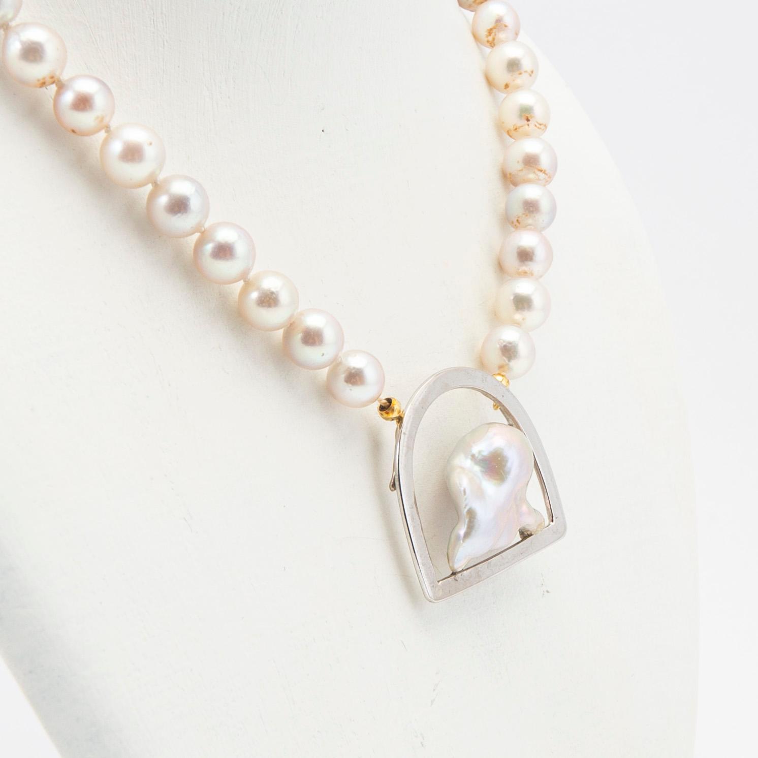 Elon Arenhill, necklace, pearls and pendant in 18k white gold.