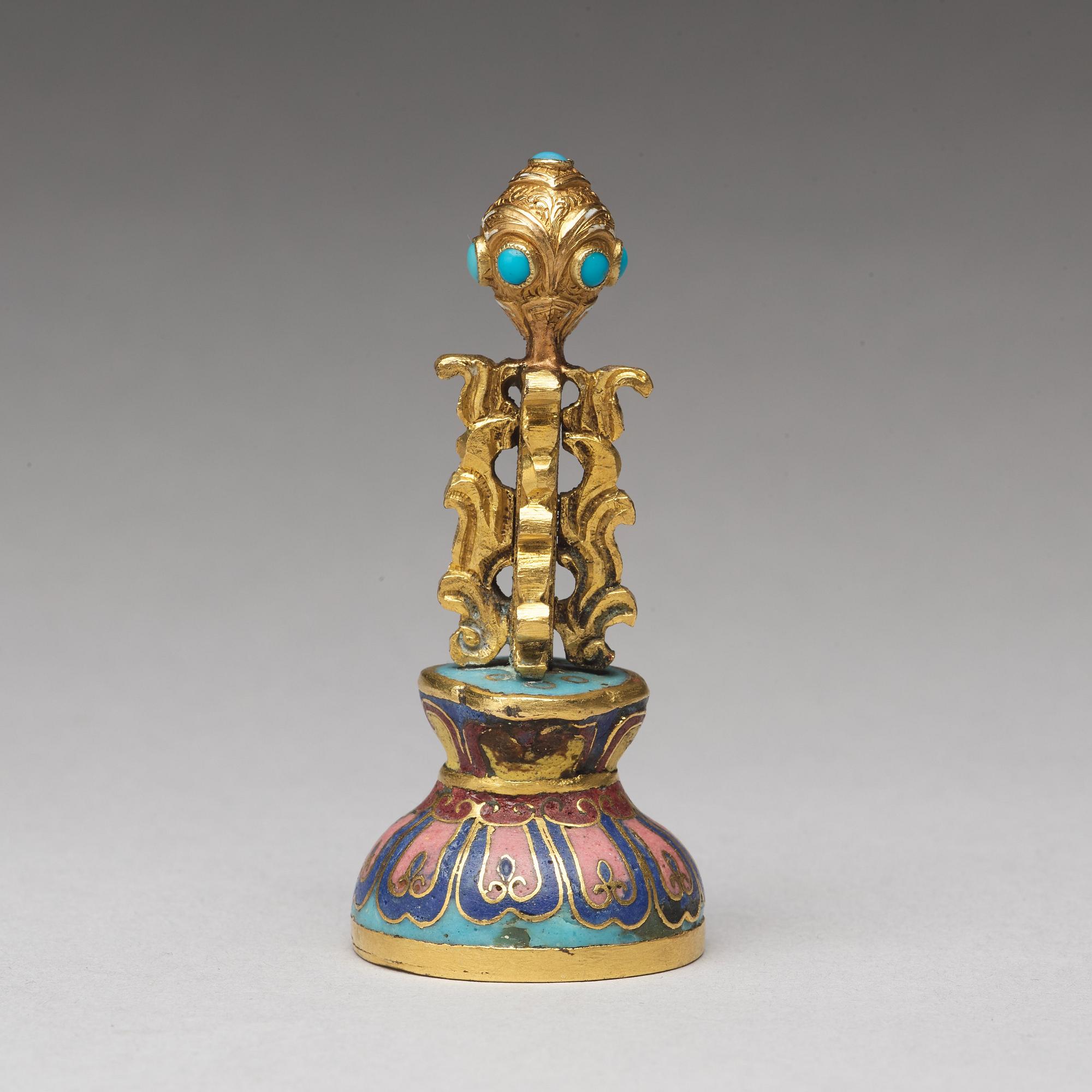 OBJEKT, cloisonné. Qingdynastin (1664-1912).