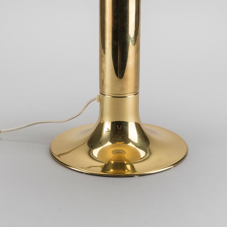A HANS AGNE JAKOBSSON "CAROLIN" TABLE LAMP.