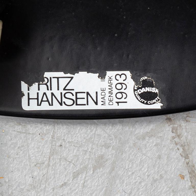 ARNE JACOBSEN, stolar, ett par, "Myran", Fritz Hansen, Danmark.