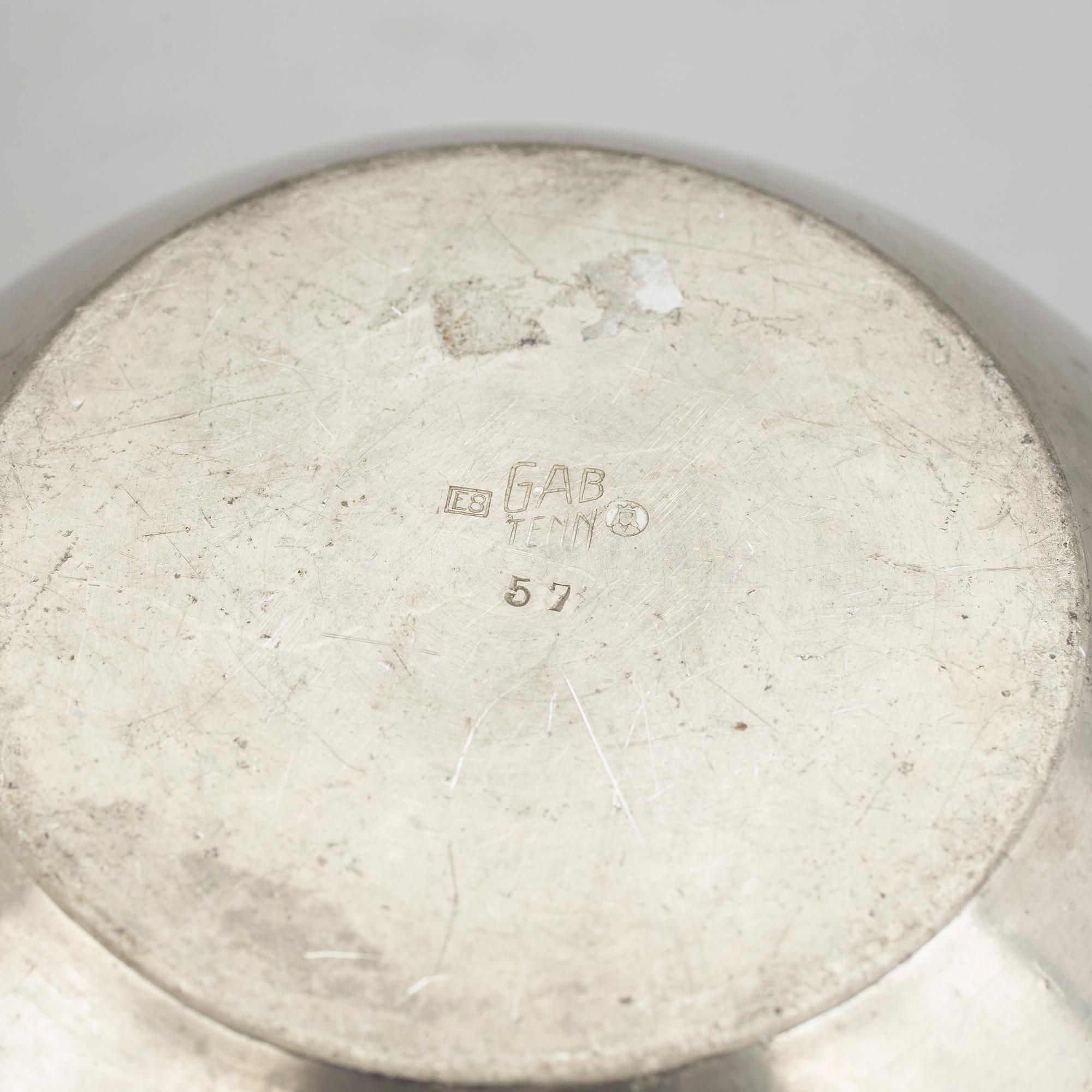 VASER, 2 st, tenn, tillskrivna Folke Ahrström, GAB, Stockholm, 1931. Numrerade 57/110 samt enbart "57".