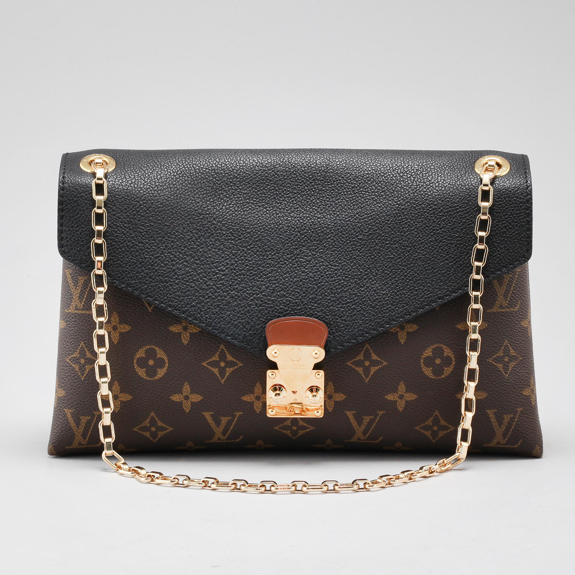 a Pallas Chain bag. Bukowskis