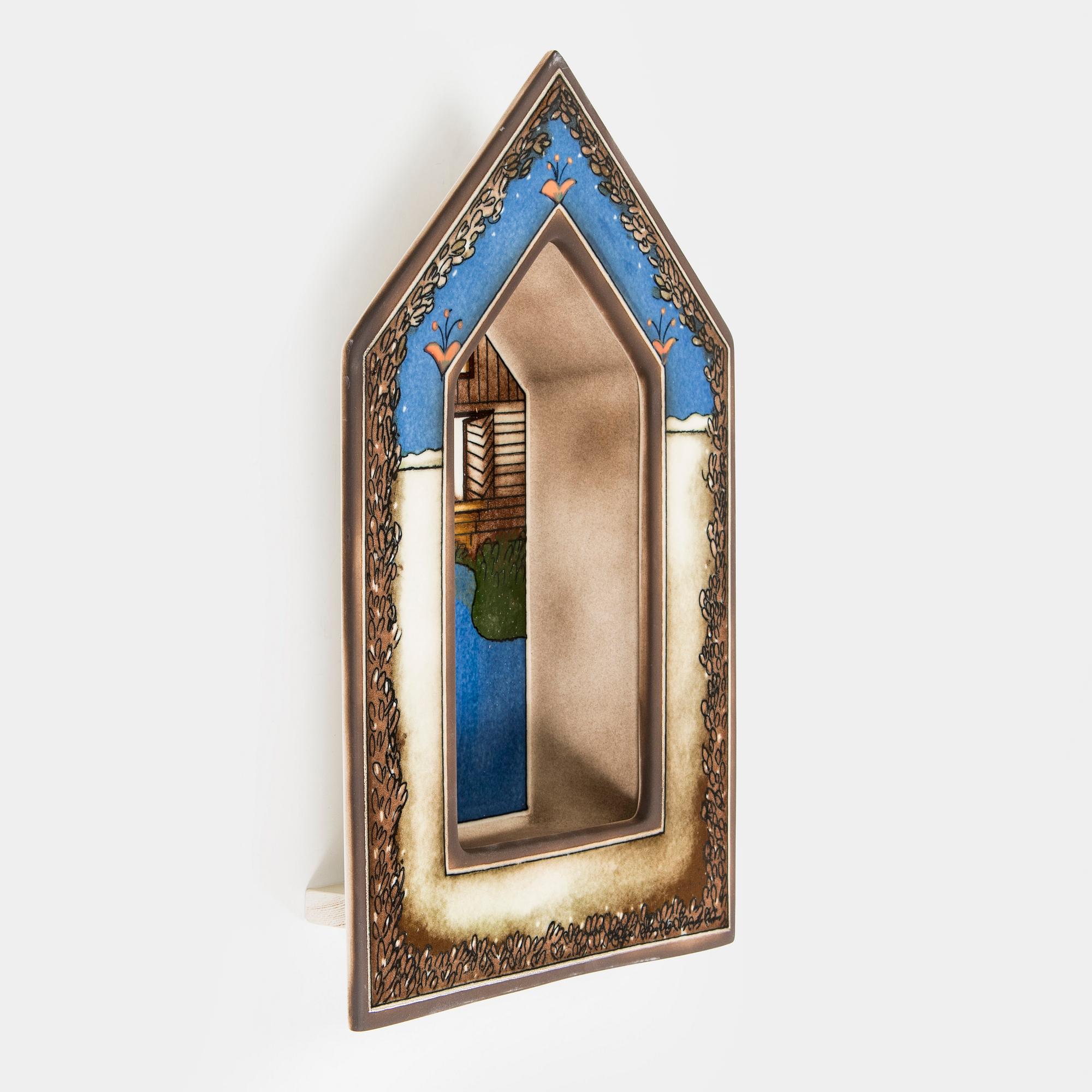 Heljä Liukko-Sundström, a ceramic wall scone, signed Heljä Liukko-Sundström Arabia.