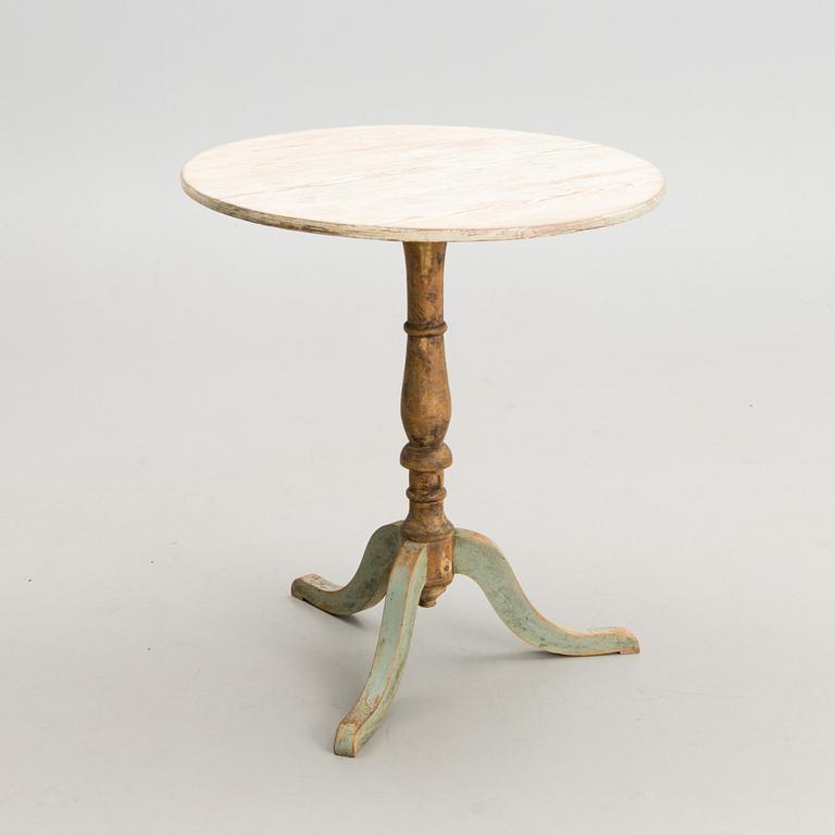 Tilt-top tripod table, 19th century.