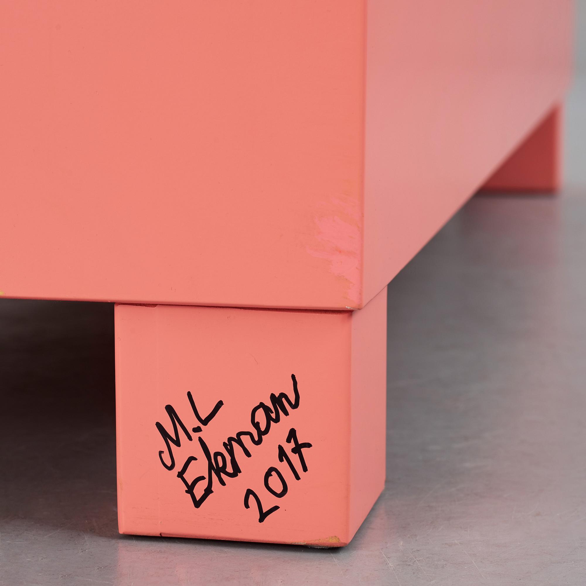 Marie-Louise Ekman, bänk/soffa, utförd till Marie-Louise Ekmans utställning på Moderna Museet, Stockholm 2017.